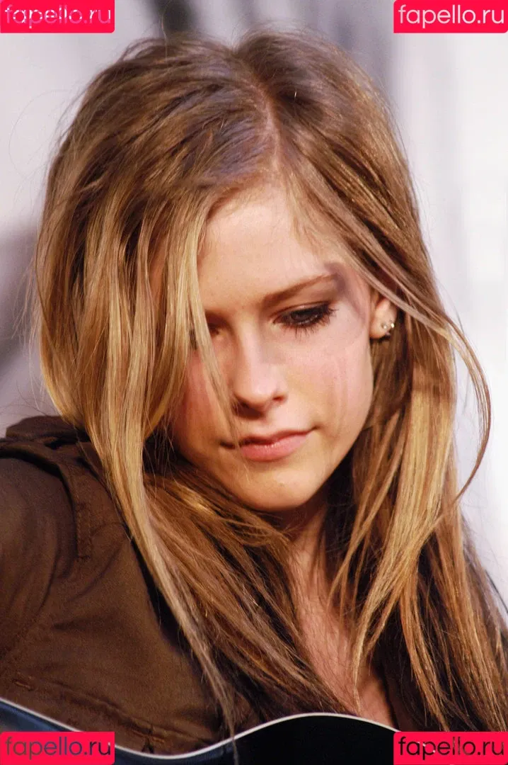 Avril Lavigne Onlyfans Photo Gallery 