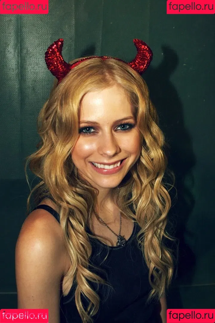 Avril Lavigne Onlyfans Photo Gallery 