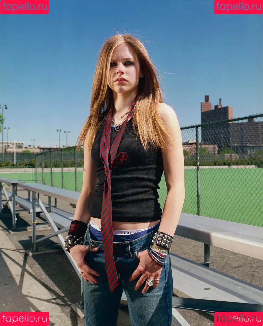 Avril Lavigne Onlyfans Photo Gallery 