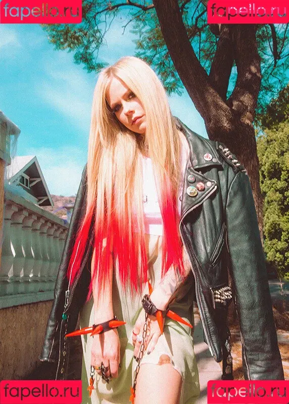 Avril Lavigne Onlyfans Photo Gallery 