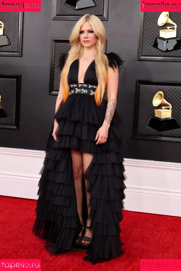Avril Lavigne Onlyfans Photo Gallery 