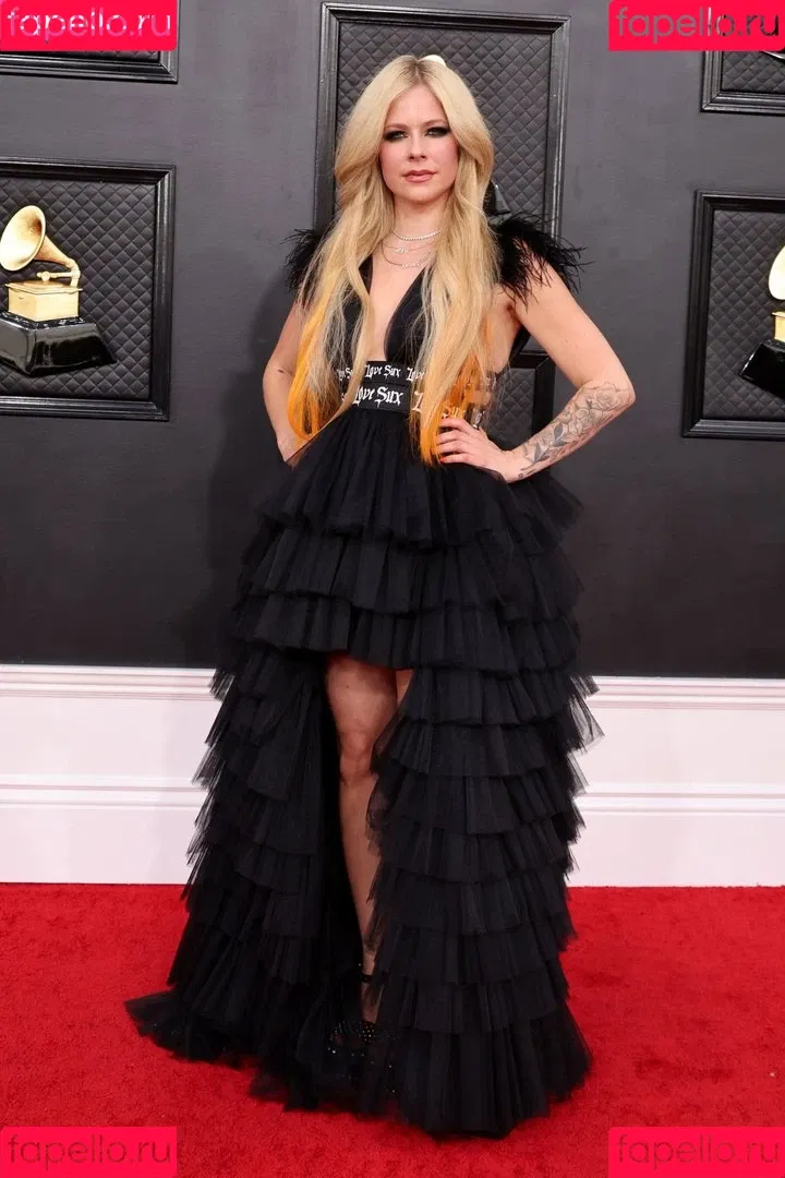 Avril Lavigne Onlyfans Photo Gallery 