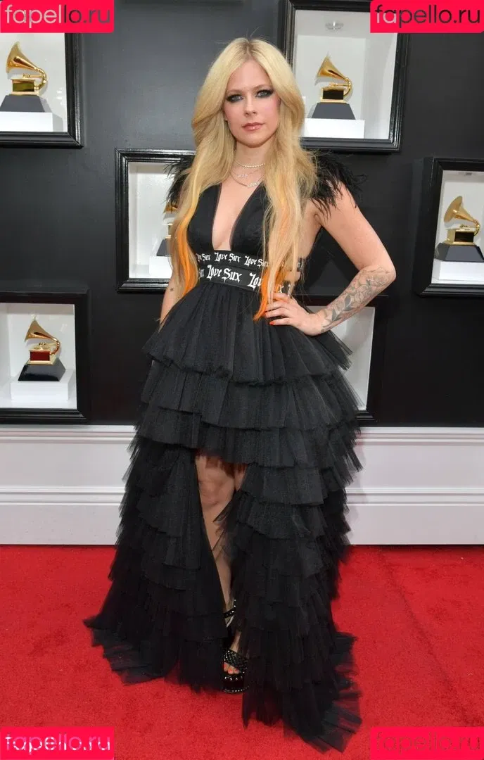 Avril Lavigne Onlyfans Photo Gallery 