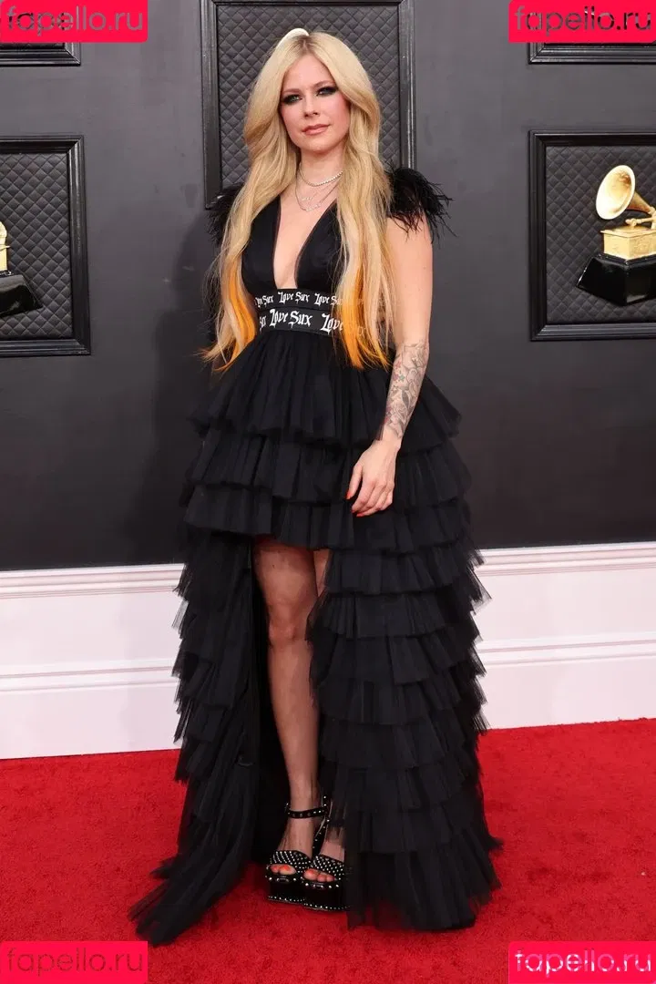 Avril Lavigne Onlyfans Photo Gallery 