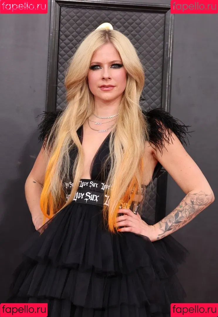 Avril Lavigne Onlyfans Photo Gallery 