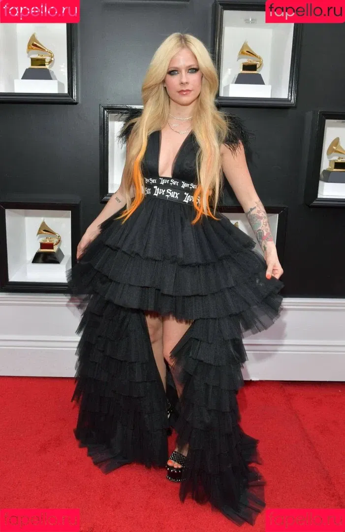 Avril Lavigne Onlyfans Photo Gallery 