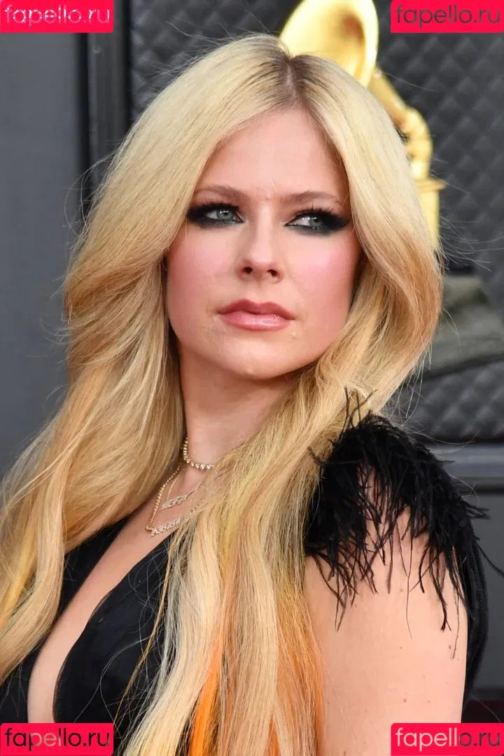 Avril Lavigne Onlyfans Photo Gallery 
