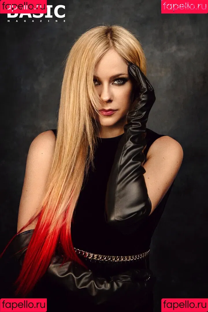 Avril Lavigne Onlyfans Photo Gallery 