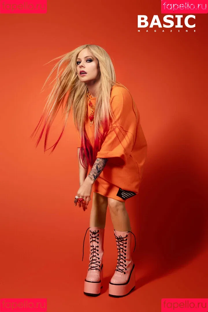 Avril Lavigne Onlyfans Photo Gallery 