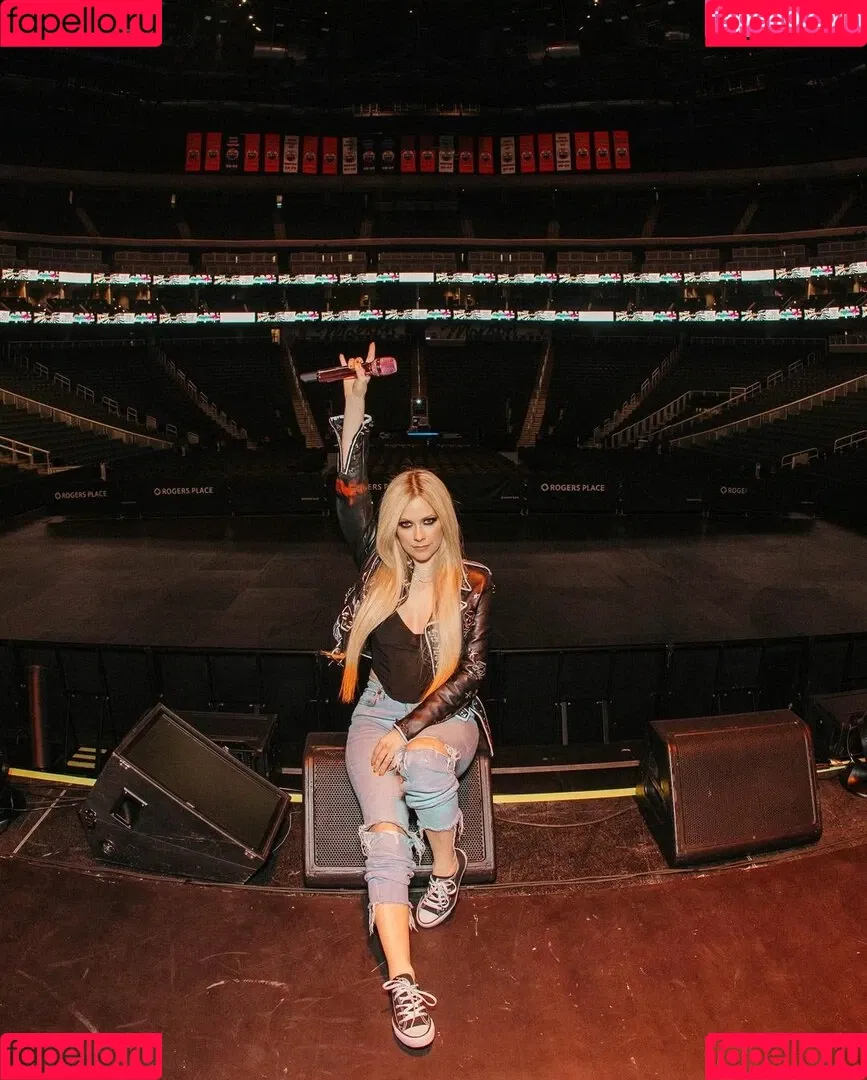 Avril Lavigne Onlyfans Photo Gallery 