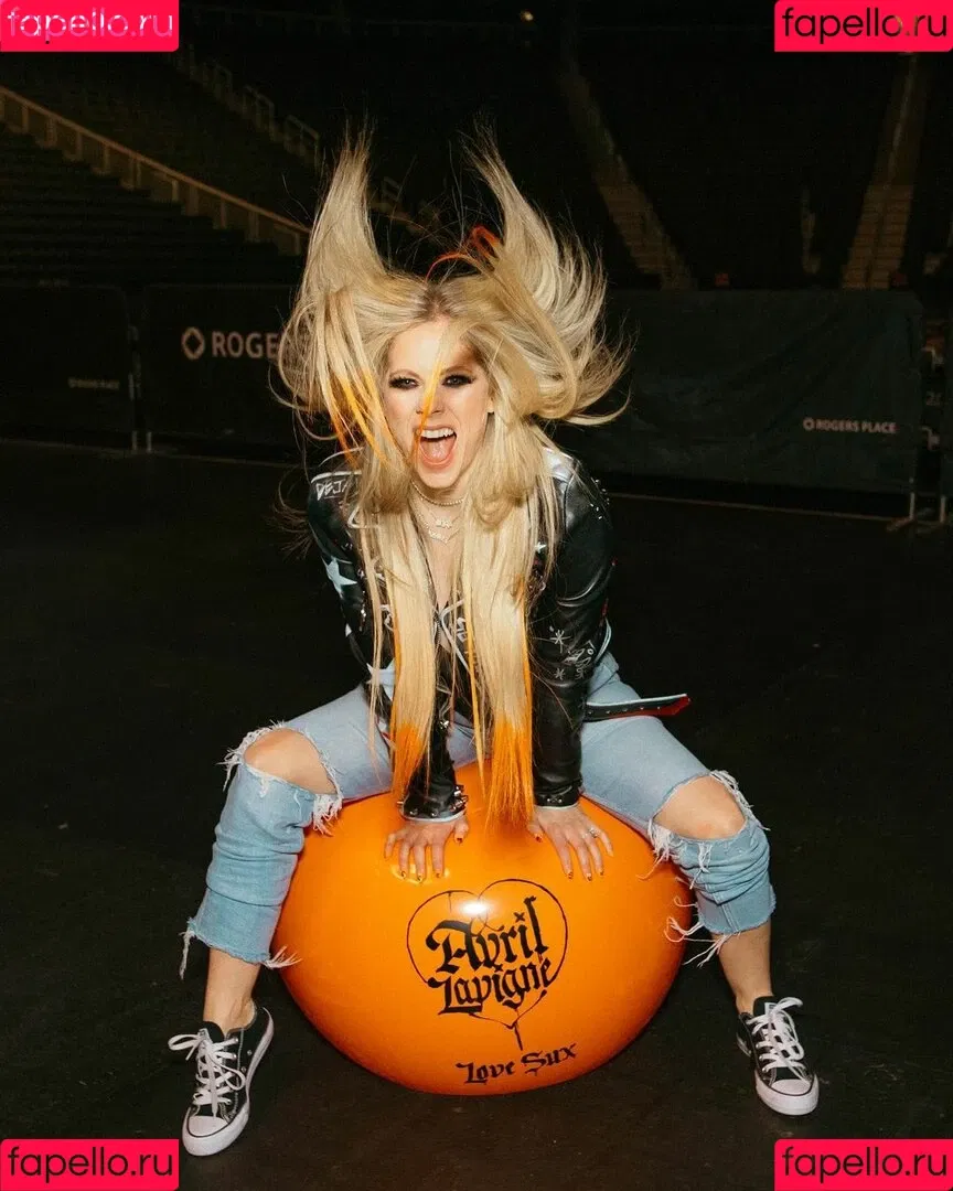 Avril Lavigne Onlyfans Photo Gallery 