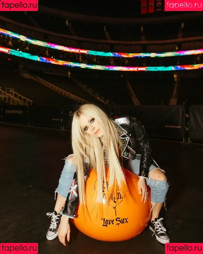 Avril Lavigne Onlyfans Photo Gallery 