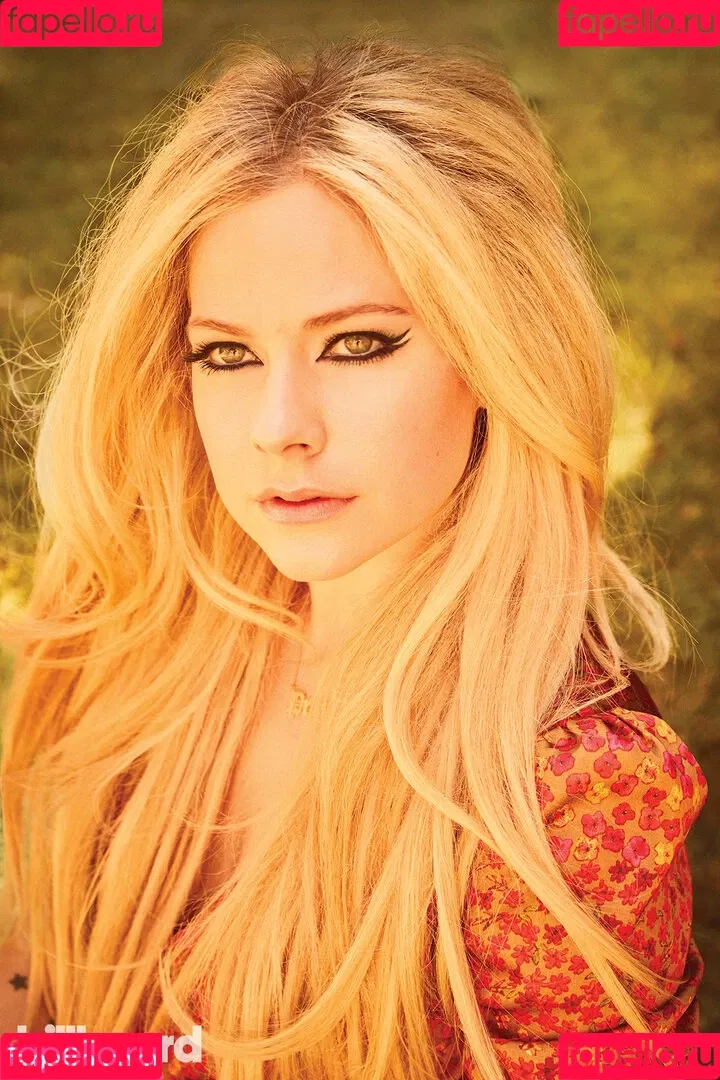 Avril Lavigne Onlyfans Photo Gallery 