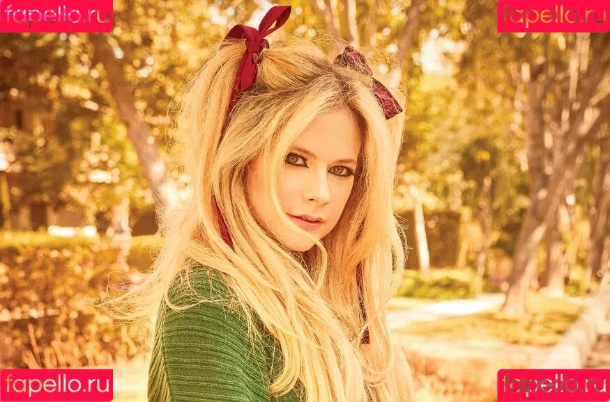 Avril Lavigne Onlyfans Photo Gallery 