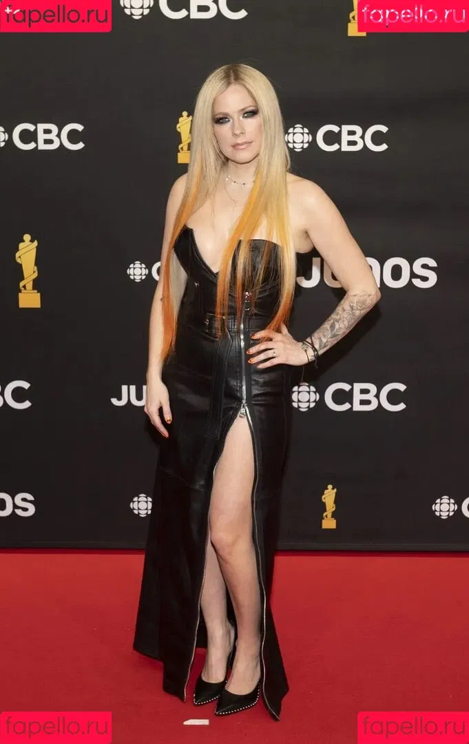Avril Lavigne Onlyfans Photo Gallery 