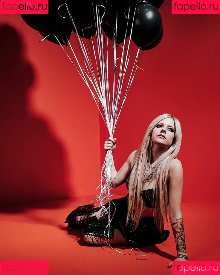 Avril Lavigne Onlyfans Photo Gallery 