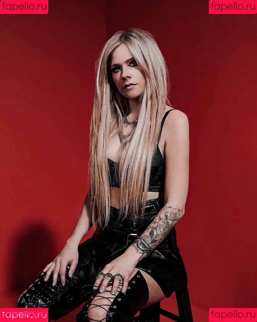 Avril Lavigne Onlyfans Photo Gallery 