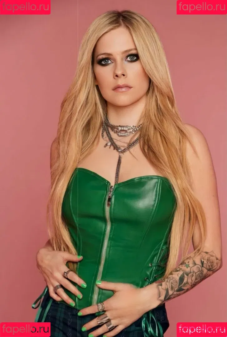 Avril Lavigne Onlyfans Photo Gallery 