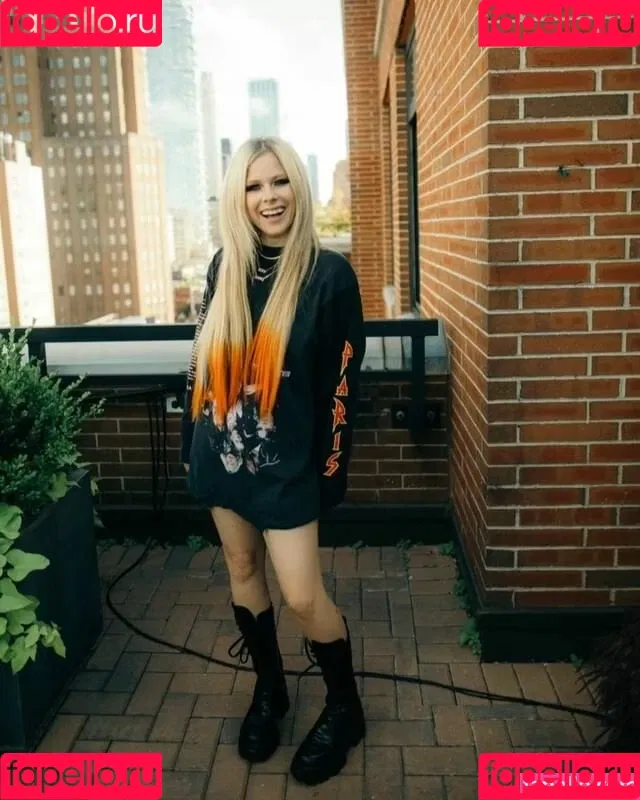 Avril Lavigne Onlyfans Photo Gallery 