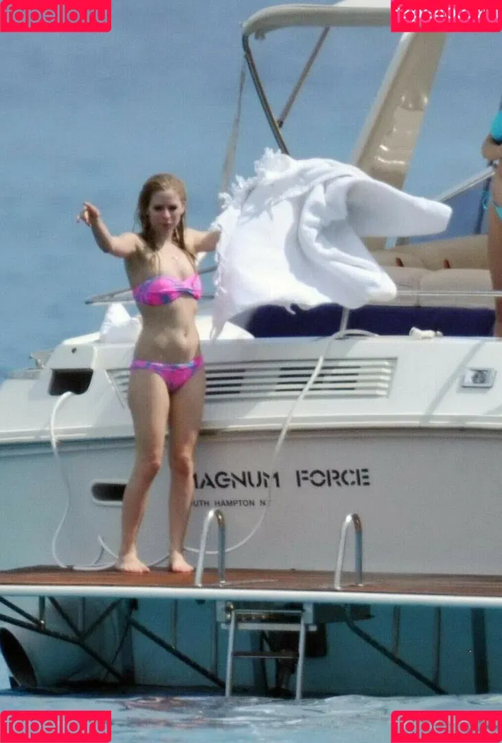 Avril Lavigne Onlyfans Photo Gallery 