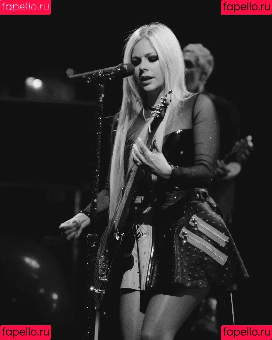Avril Lavigne Onlyfans Photo Gallery 