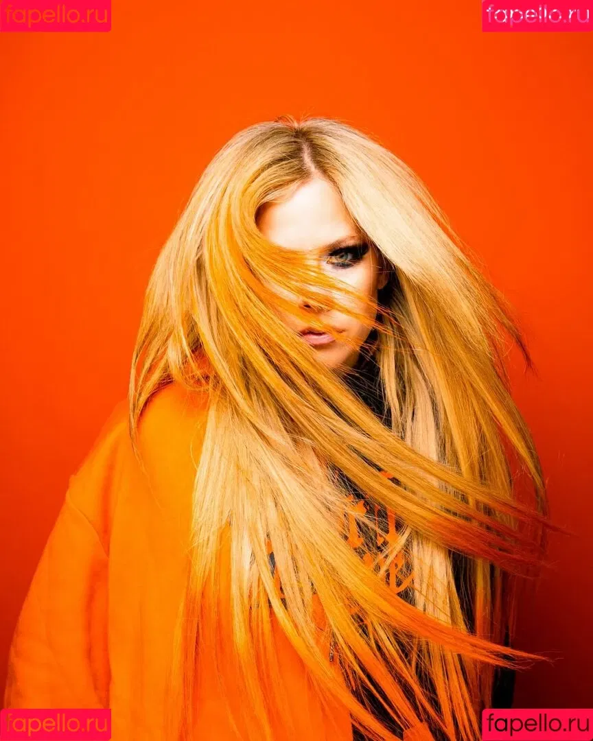 Avril Lavigne Onlyfans Photo Gallery 