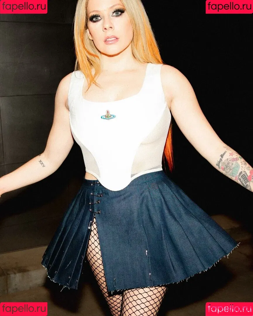 Avril Lavigne Onlyfans Photo Gallery 