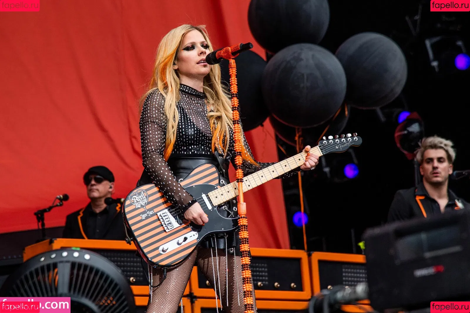 Avril Lavigne Onlyfans Photo Gallery 