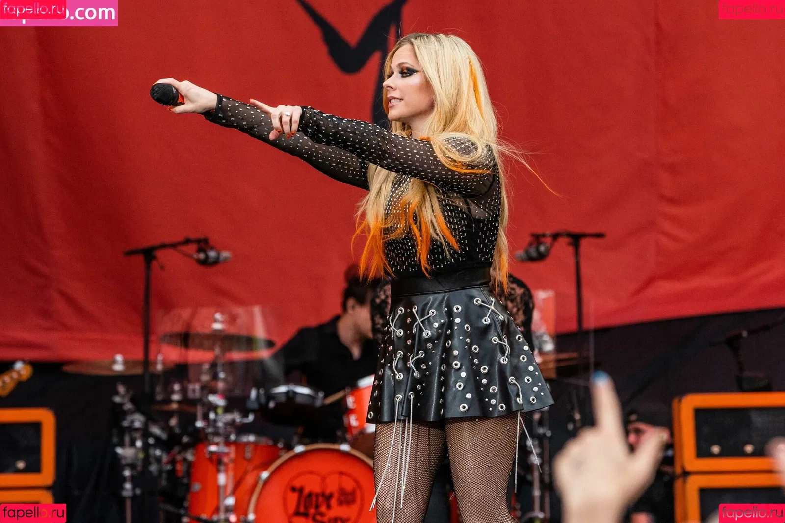 Avril Lavigne Onlyfans Photo Gallery 