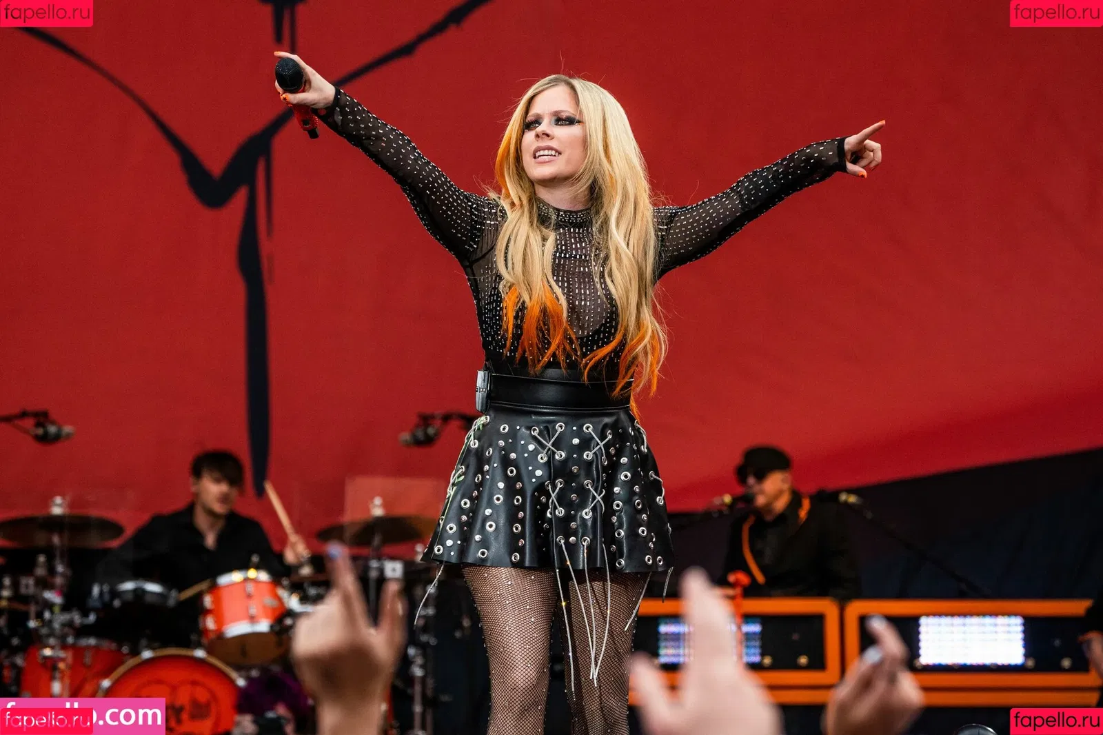 Avril Lavigne Onlyfans Photo Gallery 