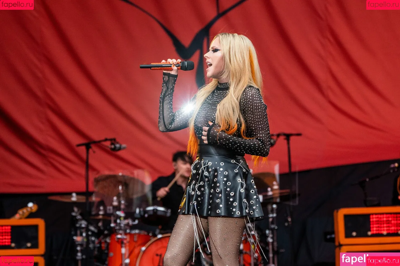 Avril Lavigne Onlyfans Photo Gallery 