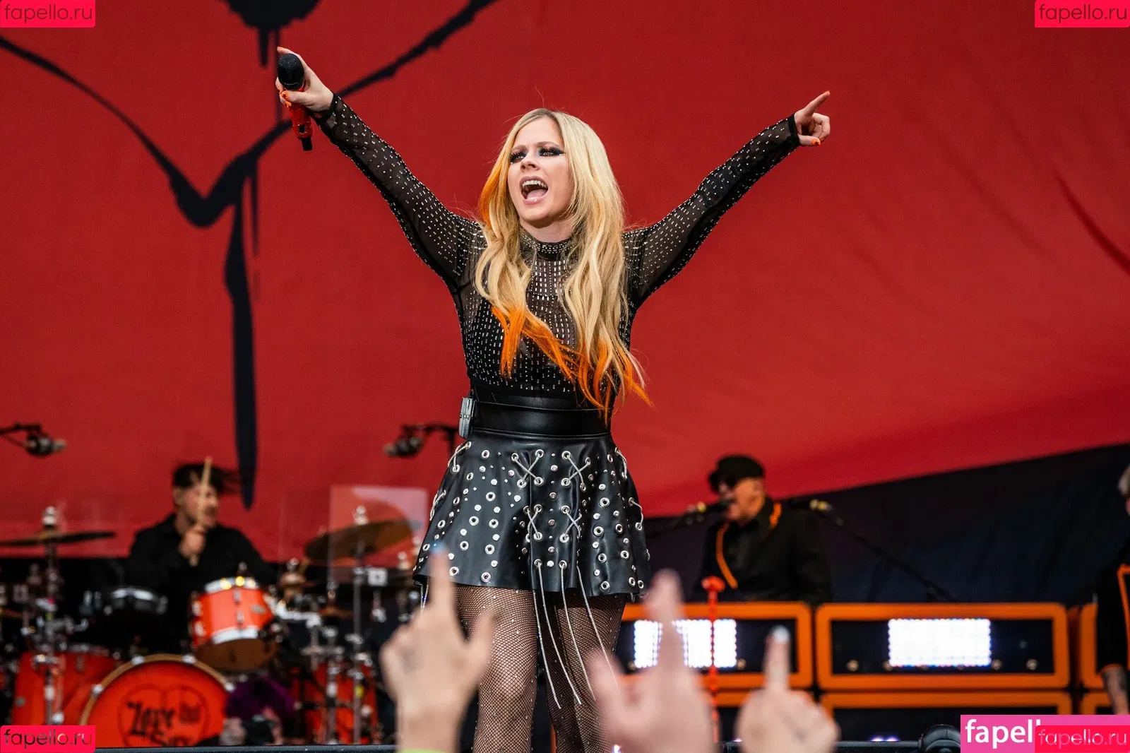 Avril Lavigne Onlyfans Photo Gallery 