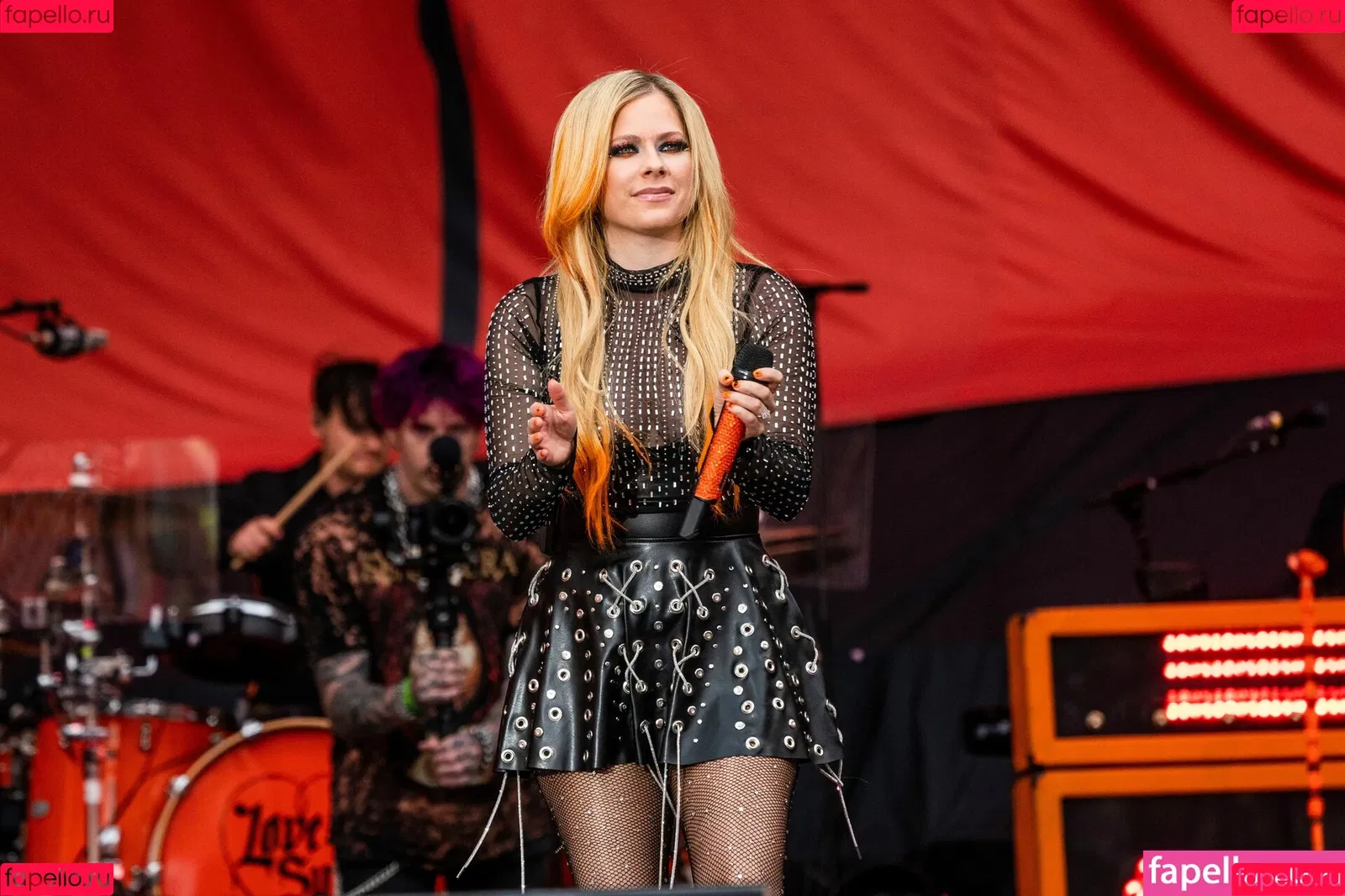 Avril Lavigne Onlyfans Photo Gallery 