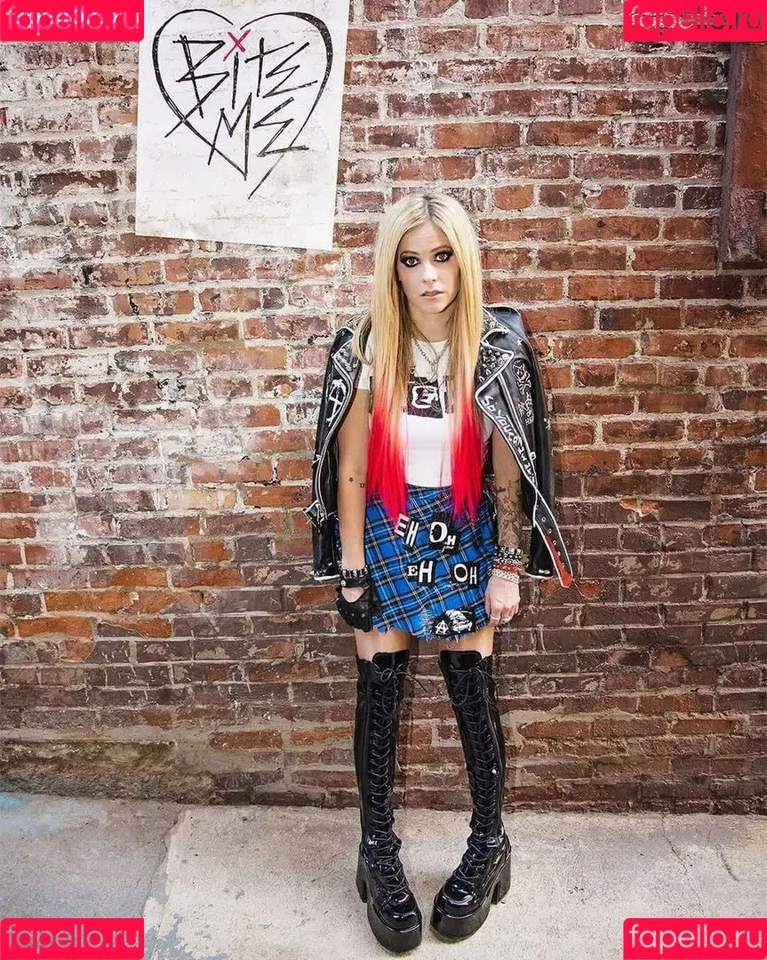 Avril Lavigne Onlyfans Photo Gallery 