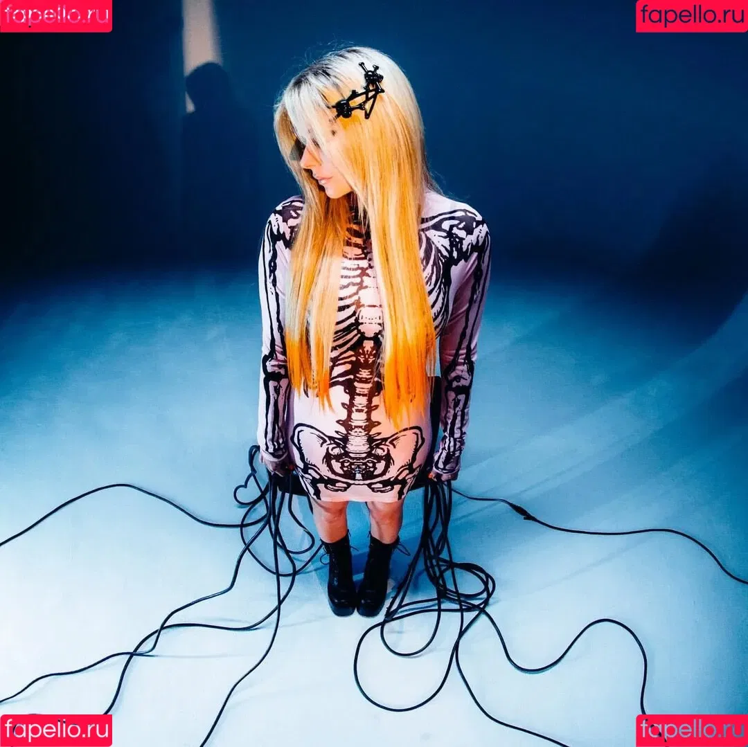 Avril Lavigne Onlyfans Photo Gallery 