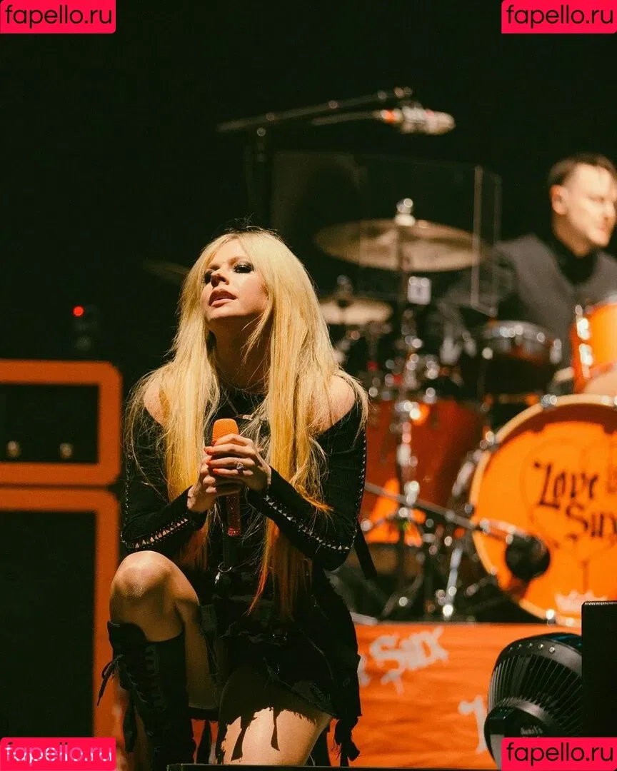 Avril Lavigne Onlyfans Photo Gallery 