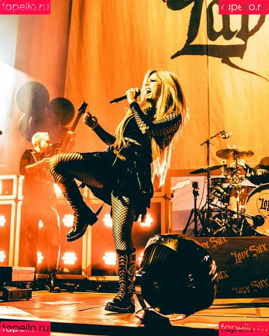 Avril Lavigne Onlyfans Photo Gallery 