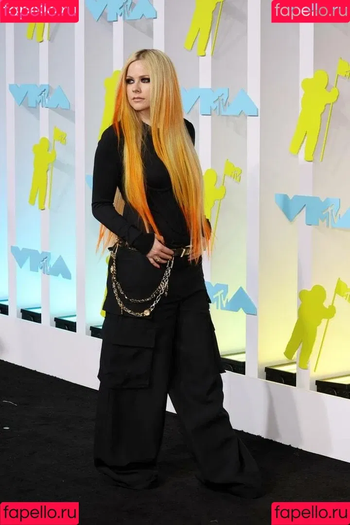 Avril Lavigne Onlyfans Photo Gallery 