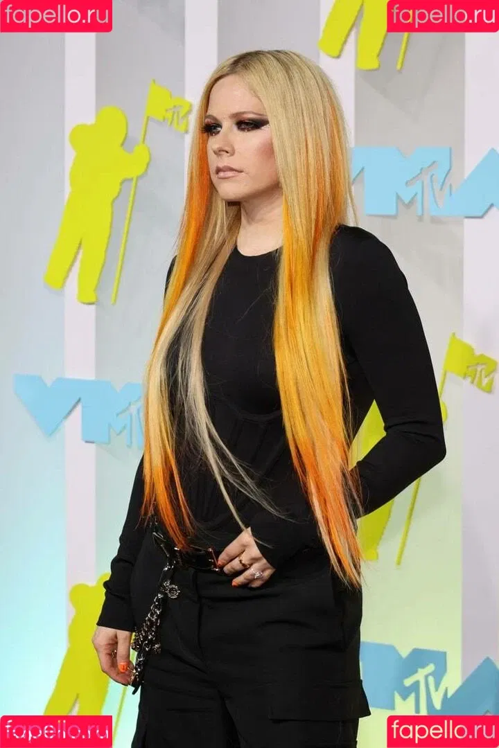 Avril Lavigne Onlyfans Photo Gallery 