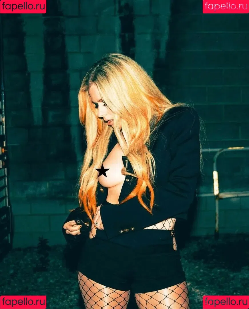 Avril Lavigne Onlyfans Photo Gallery 