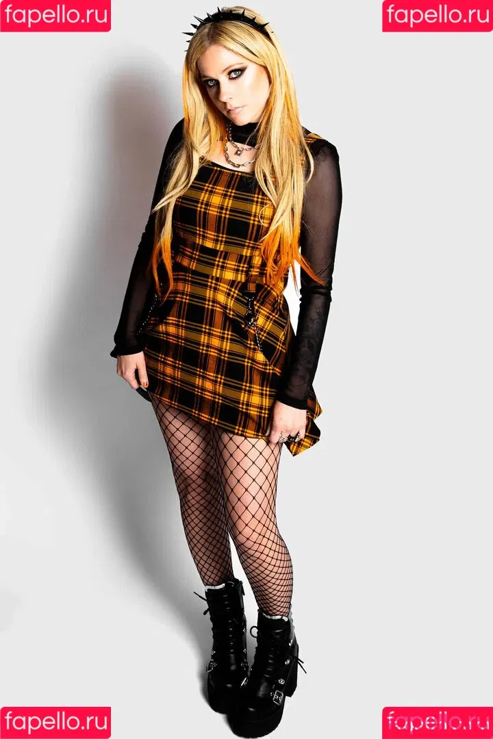 Avril Lavigne Onlyfans Photo Gallery 
