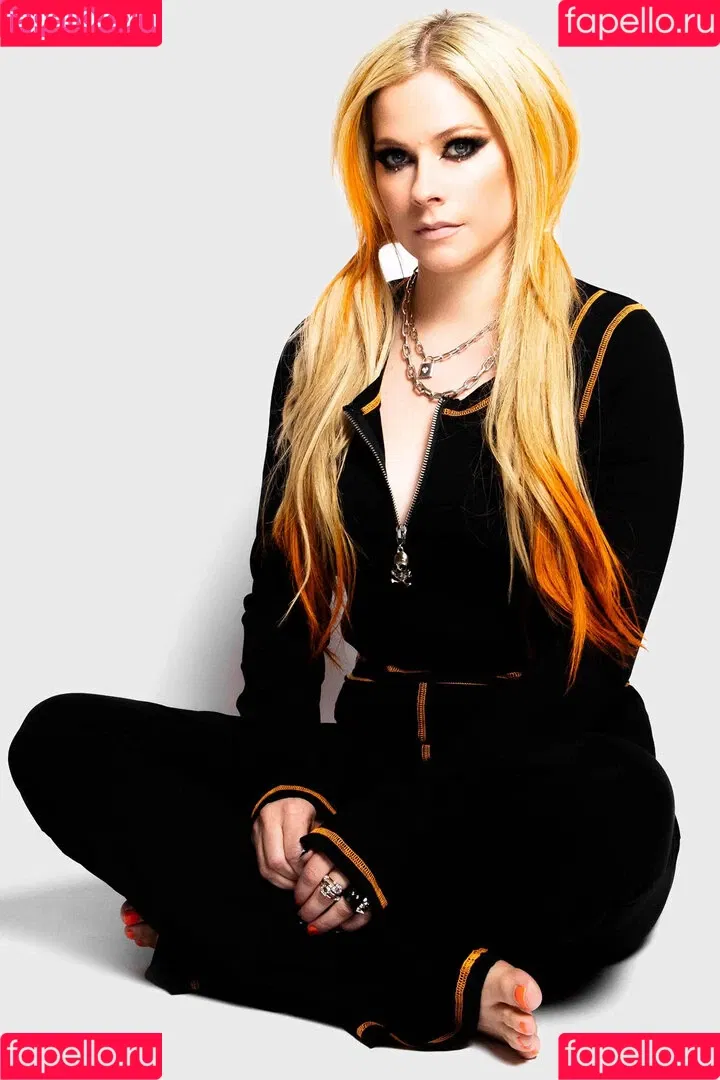 Avril Lavigne Onlyfans Photo Gallery 