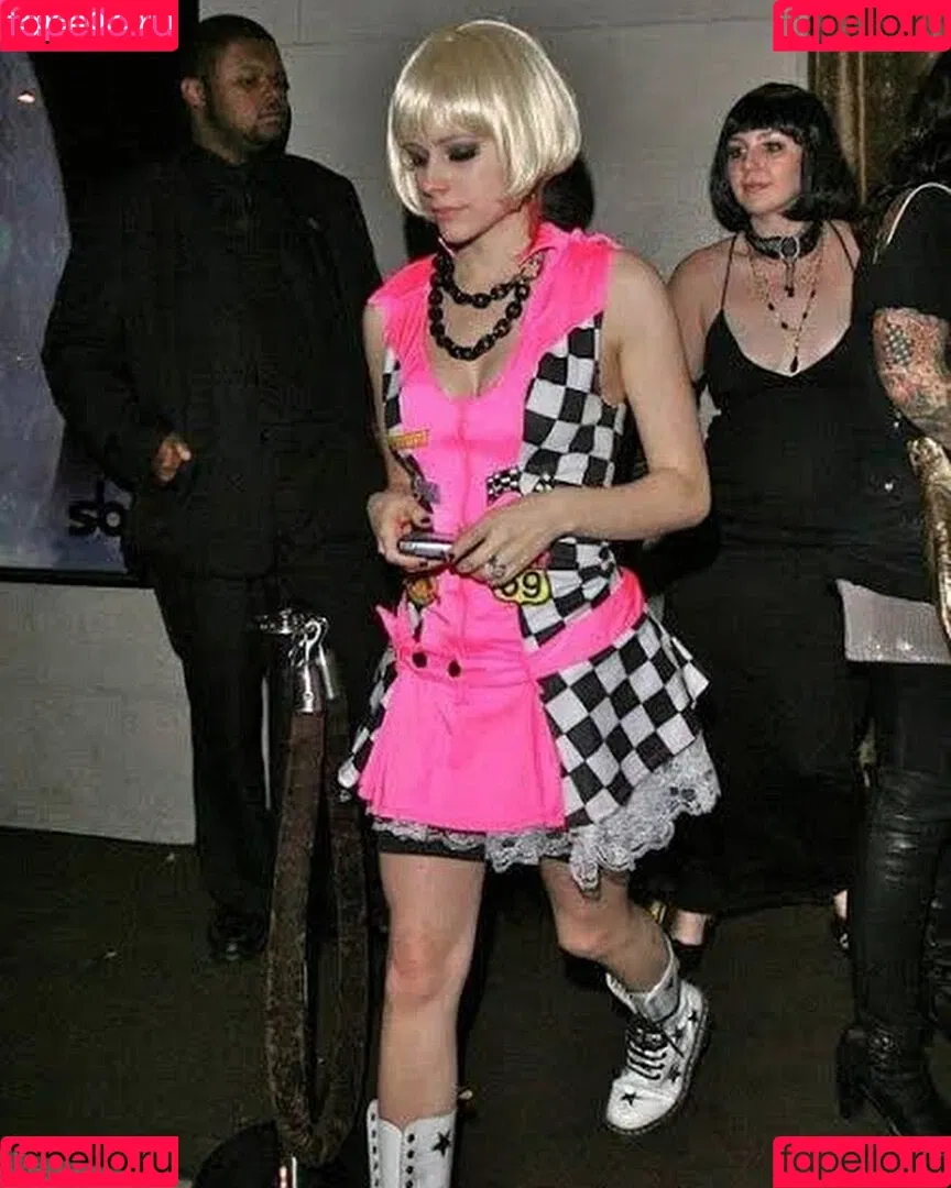 Avril Lavigne Onlyfans Photo Gallery 