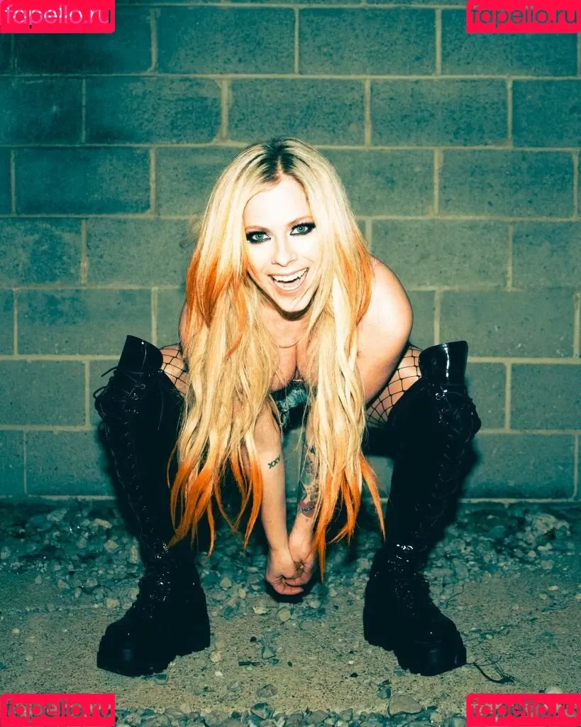 Avril Lavigne Onlyfans Photo Gallery 