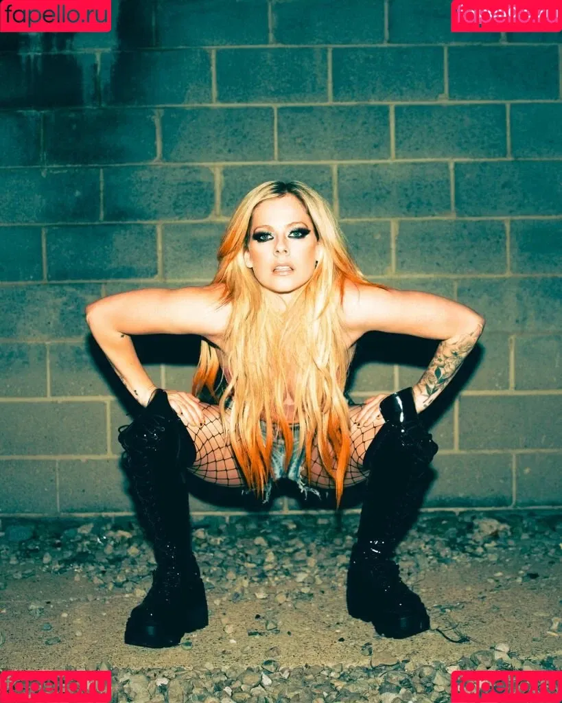 Avril Lavigne Onlyfans Photo Gallery 