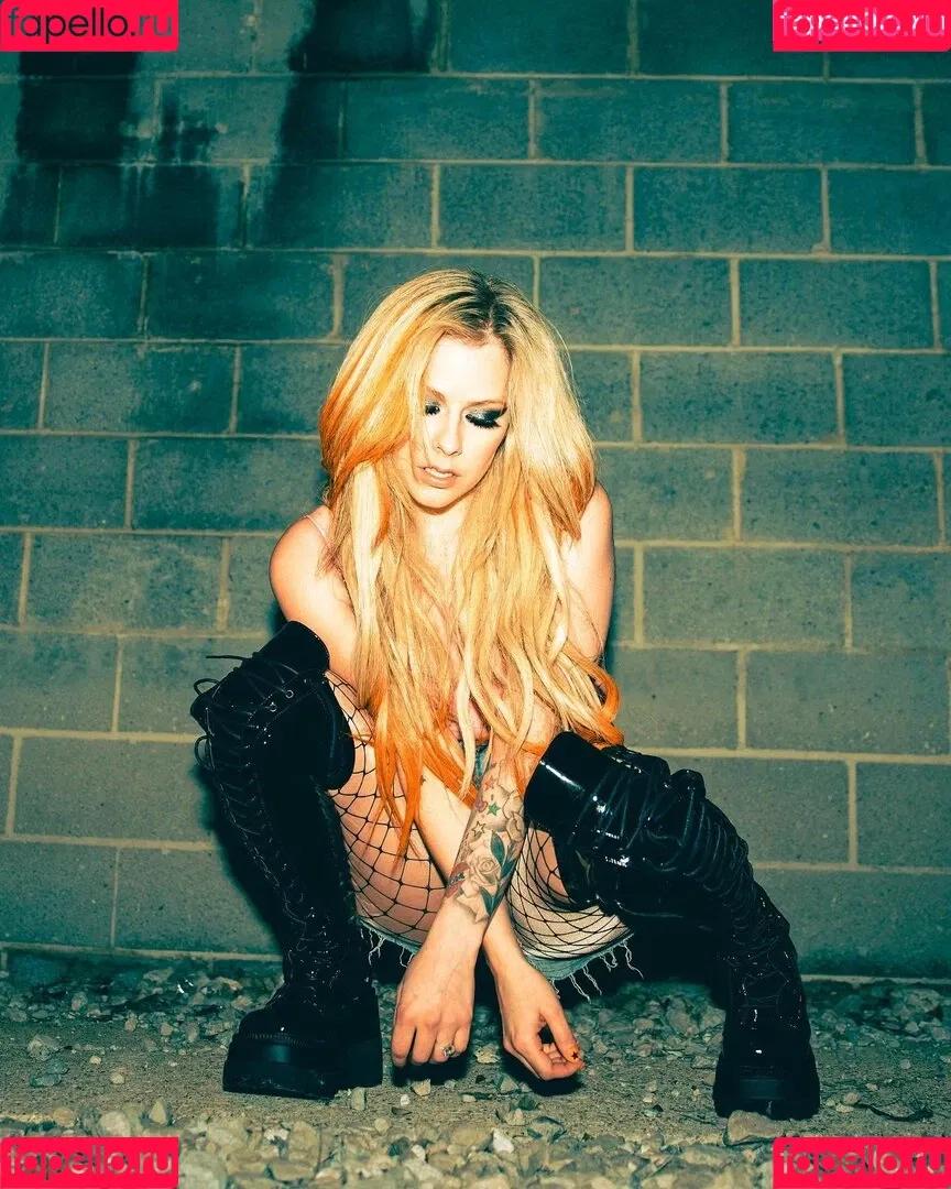 Avril Lavigne Onlyfans Photo Gallery 