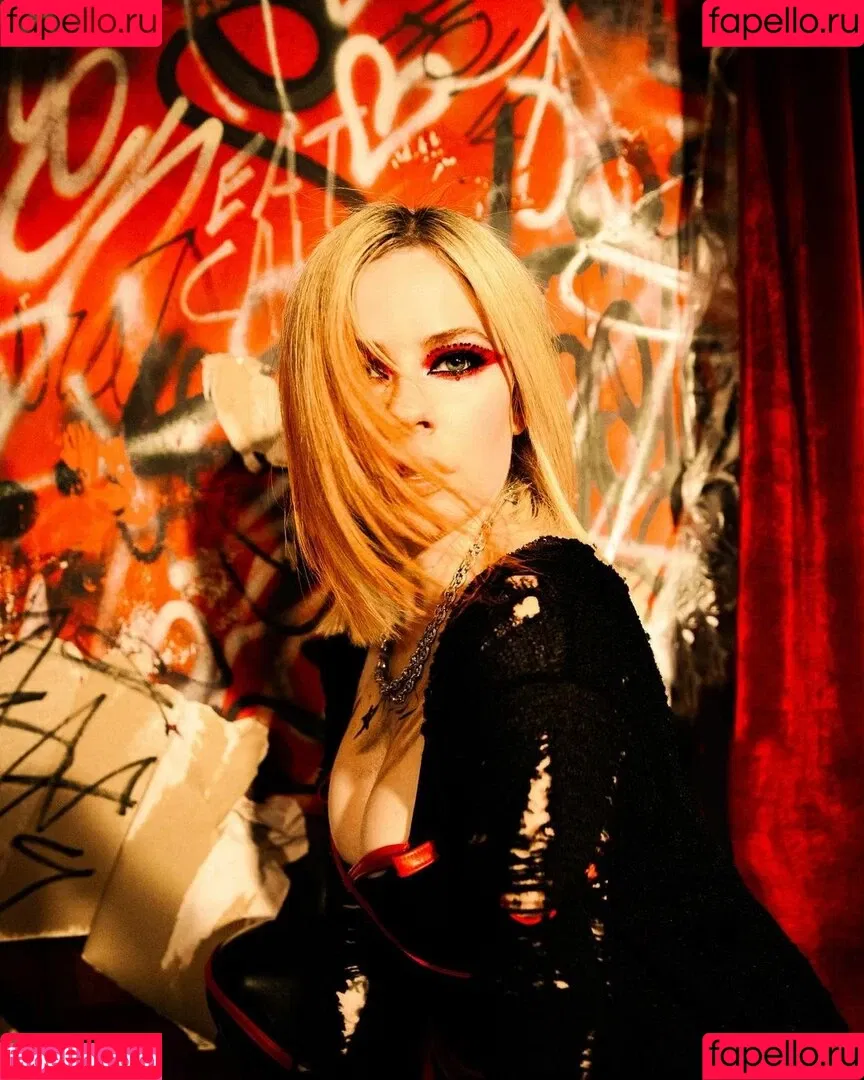 Avril Lavigne Onlyfans Photo Gallery 