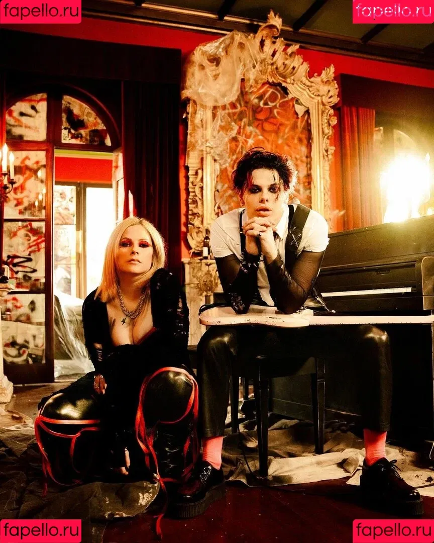 Avril Lavigne Onlyfans Photo Gallery 