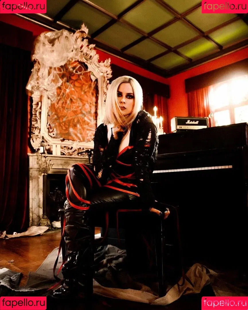 Avril Lavigne Onlyfans Photo Gallery 