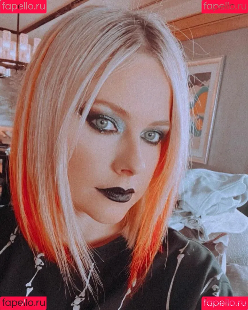 Avril Lavigne Onlyfans Photo Gallery 